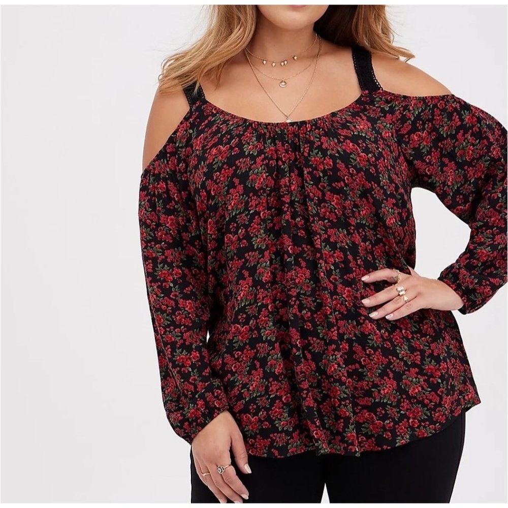 Torrid Floral cold shoulder blouse size 2 rose print crinkle Gauzy‎ NWT